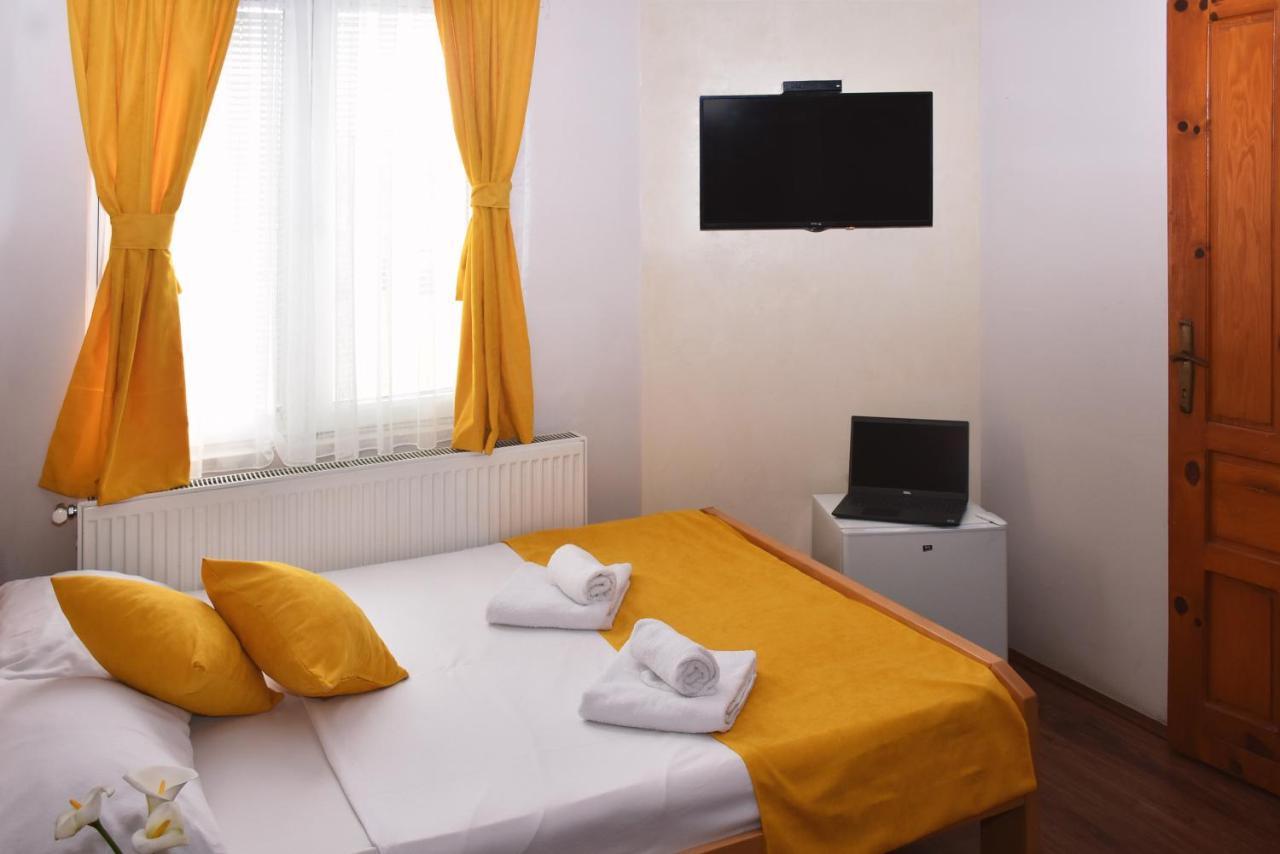 Guest House Villa Mir Kragujevac Exterior foto