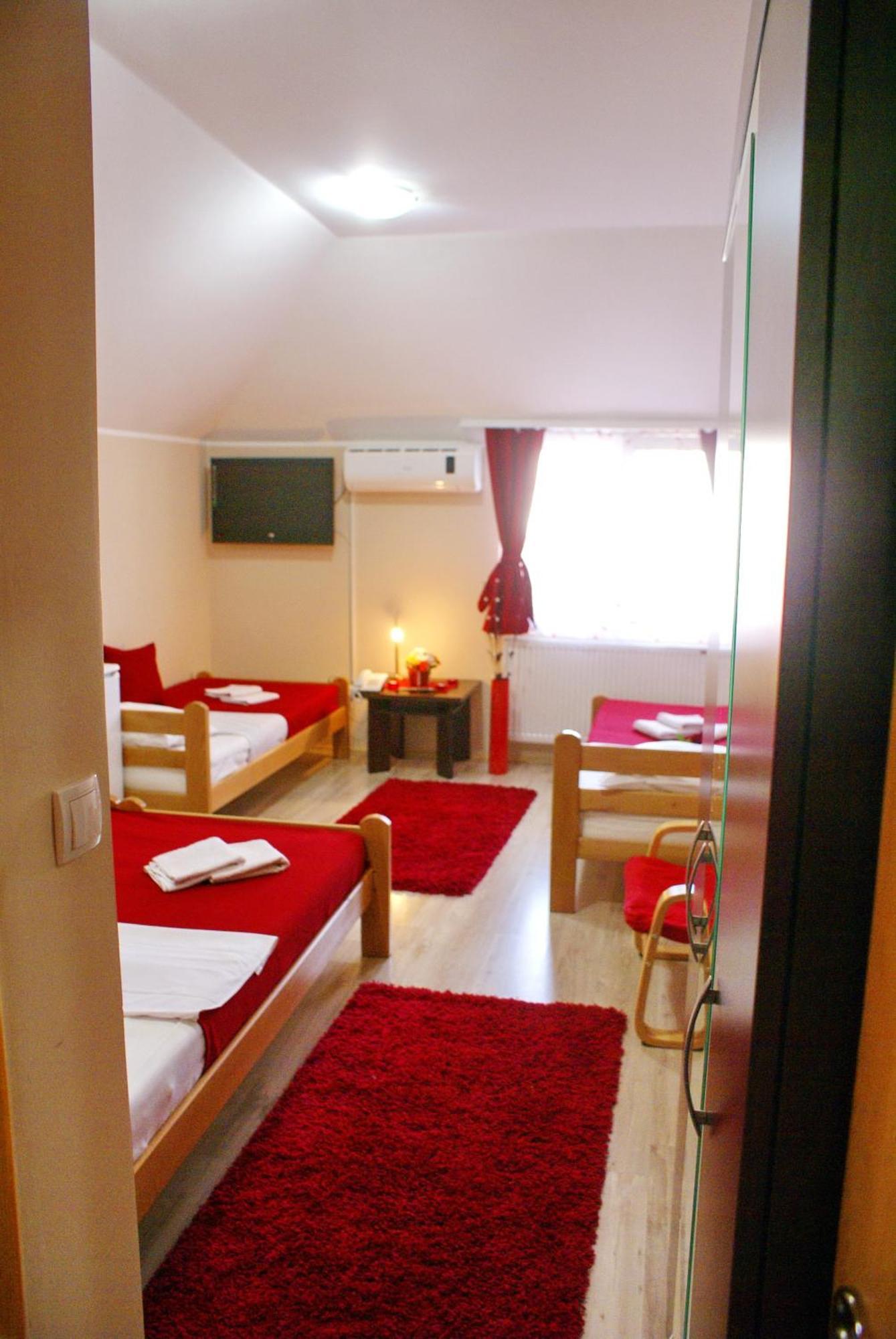 Guest House Villa Mir Kragujevac Zimmer foto